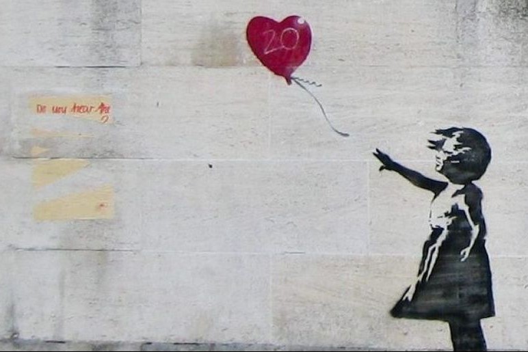 banksy_girl_and_heart_balloon_2840632113-1539854394600-1200x800