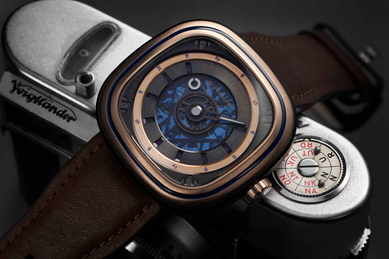 SEVENFRIDAY_T204_TArt_Lifestyle-Shots_5