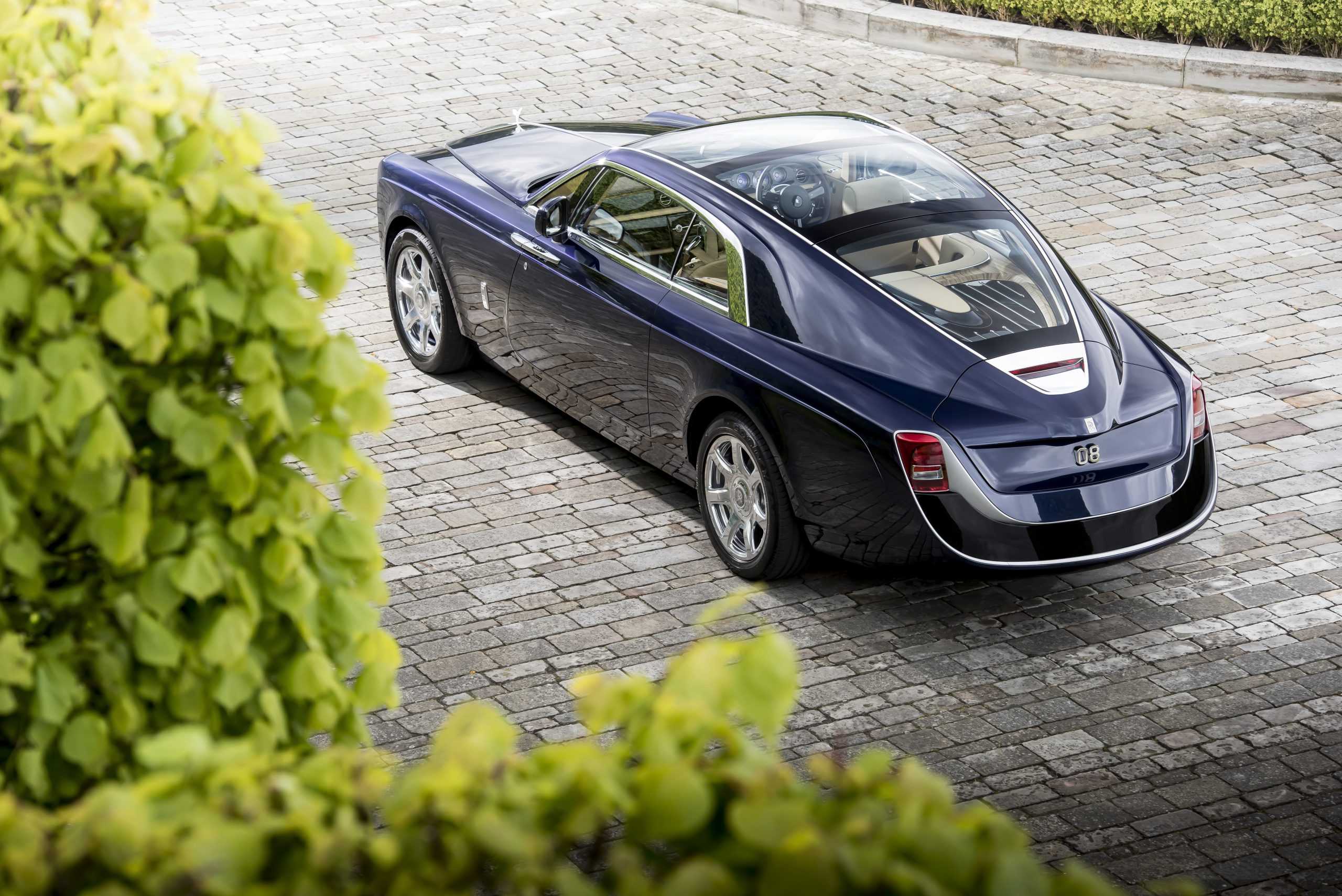 P90261439_highRes_rolls-royce-sweptail