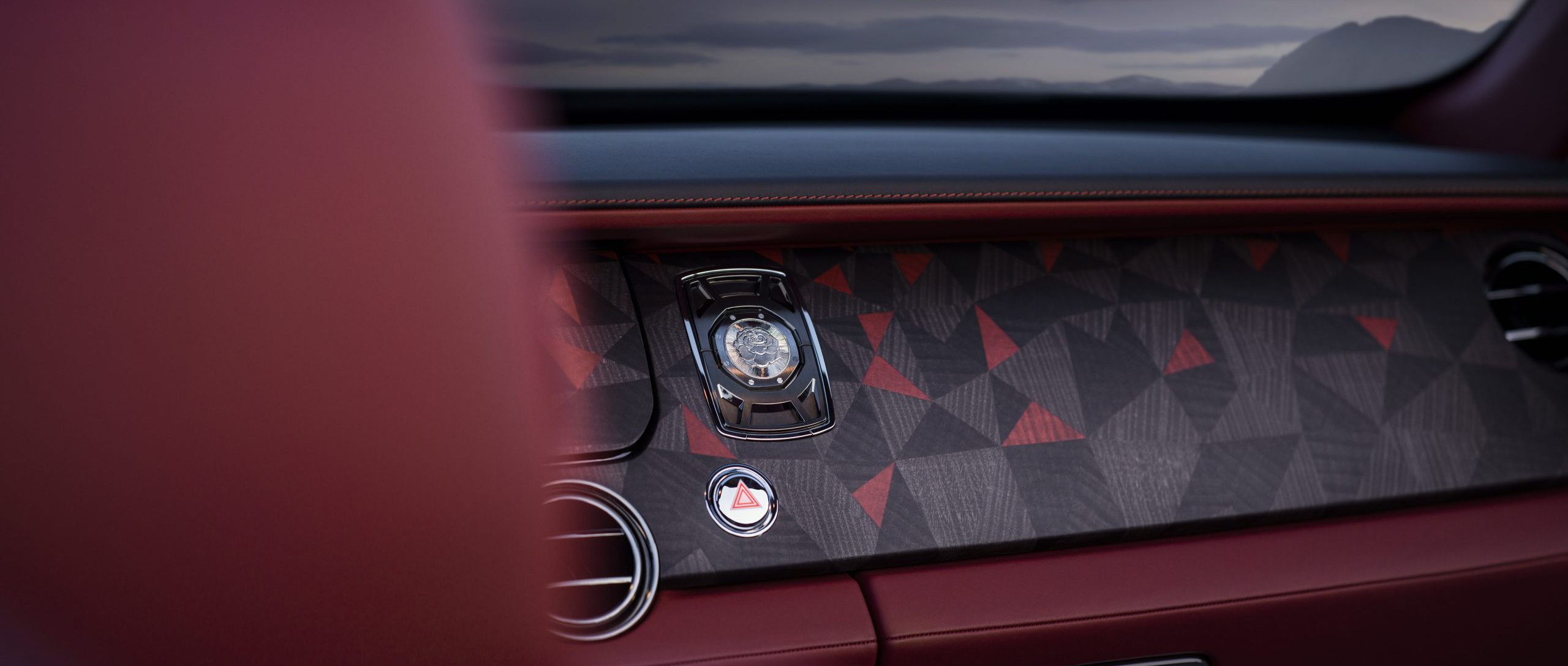 P90519245_highRes_rolls-royce-la-rose-